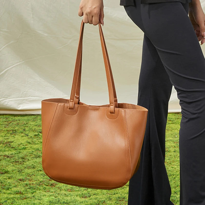 2022 Autumn and Winter New Simple Large Handbag OL Retro Large Capacity Women's Shoulder Bag