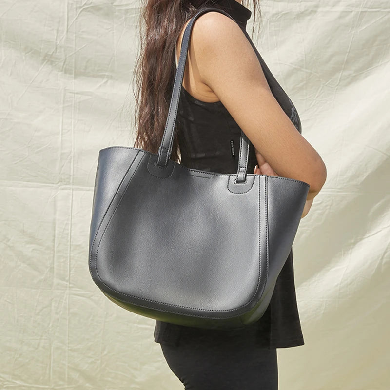 2022 Autumn and Winter New Simple Large Handbag OL Retro Large Capacity Women's Shoulder Bag