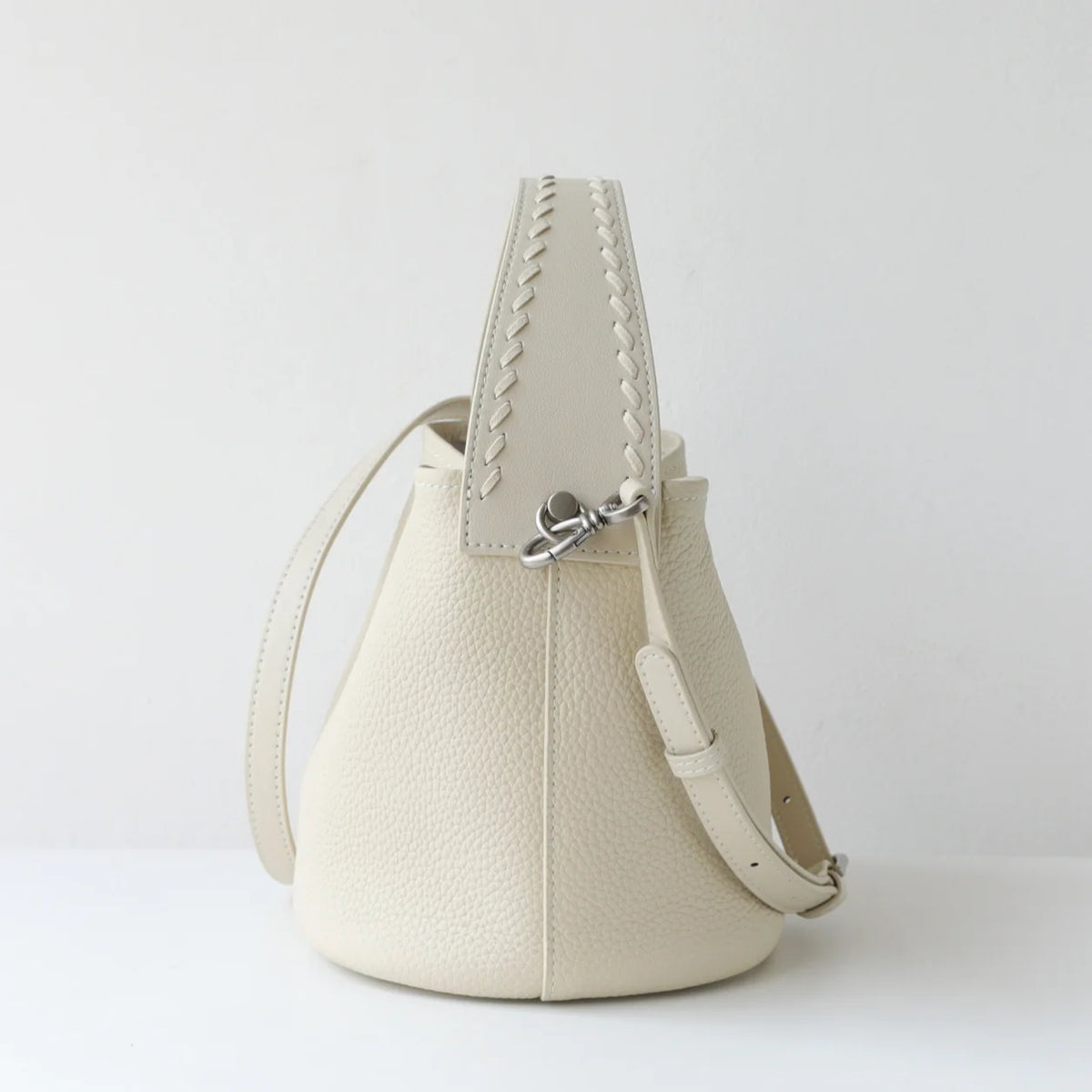 2026 New Genuine Leather Women's Handbags Bucket Bags Casual Fashionable Cowhide Top Quality Ladies Bags