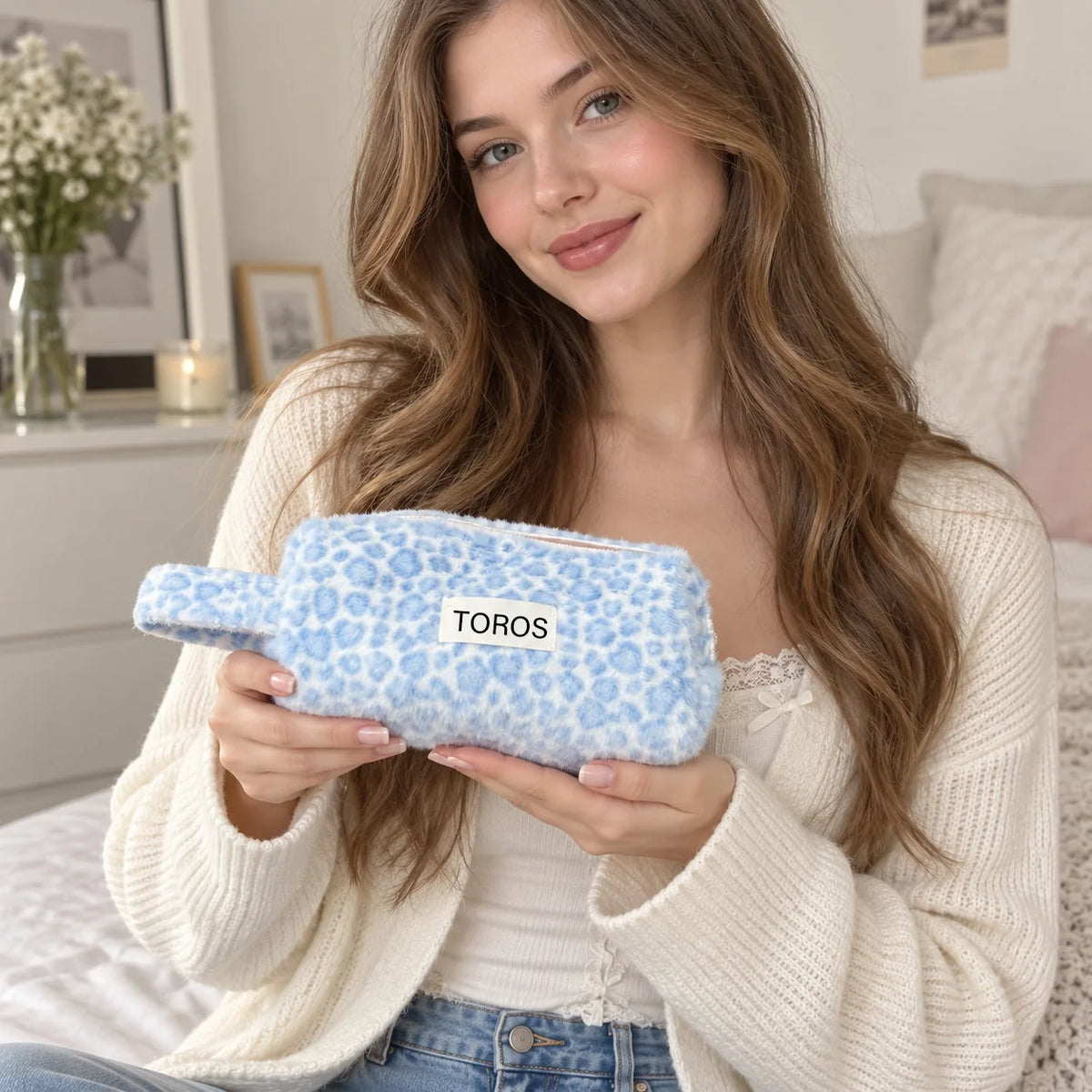 Custom Logo OEM ODM Fluffy Plush Cosmetic Bag Blue Leopard Faux Fur Makeup Pouch Low MOQ Custom Design Wholesale