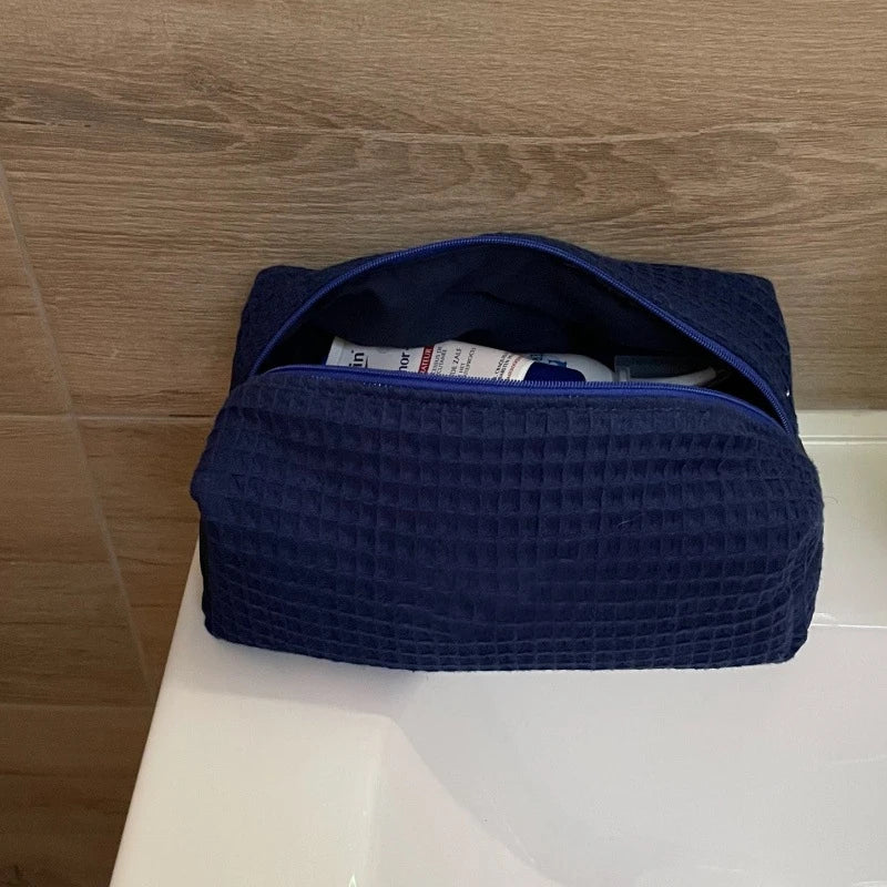 Customizable Ins Hot Simple Style Plain Waffle Fabric Eco-Friendly Large Capacity Hanging Portable Makeup Bag Zipper Storage