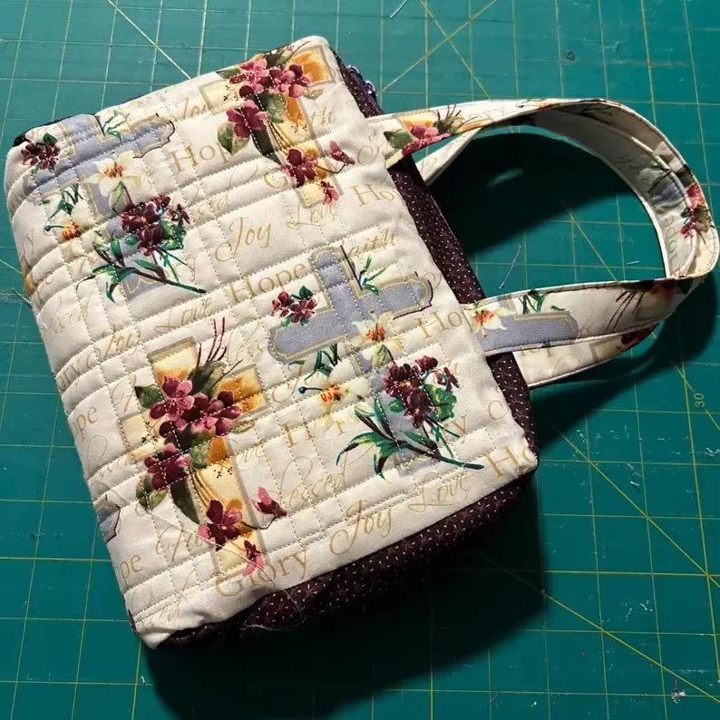 Handle Floral Bible Cover Customized Cotton Quilted Bible Sleeve Christmas Gift for Book Lovers With Lace