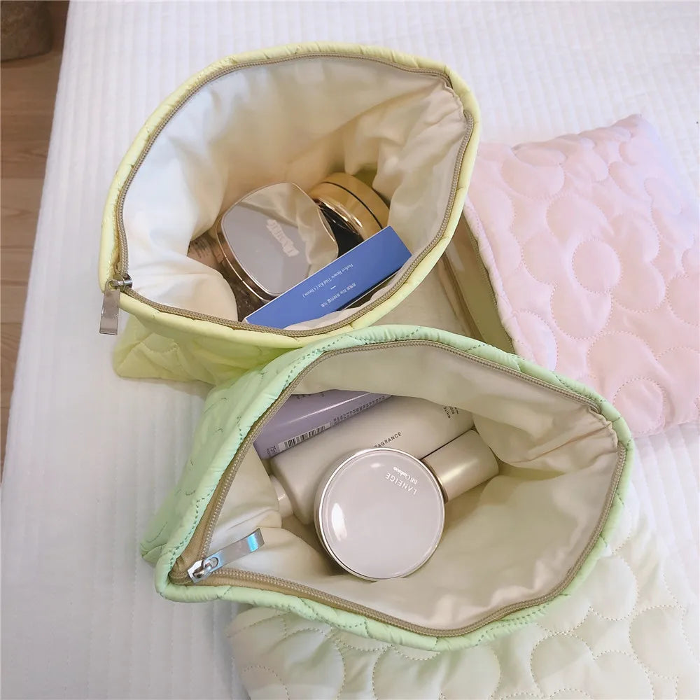 Handmade Cute Quilted Daisy Puffy Cosmetic Pouch Candy Color Cotton Women Clutch Bag