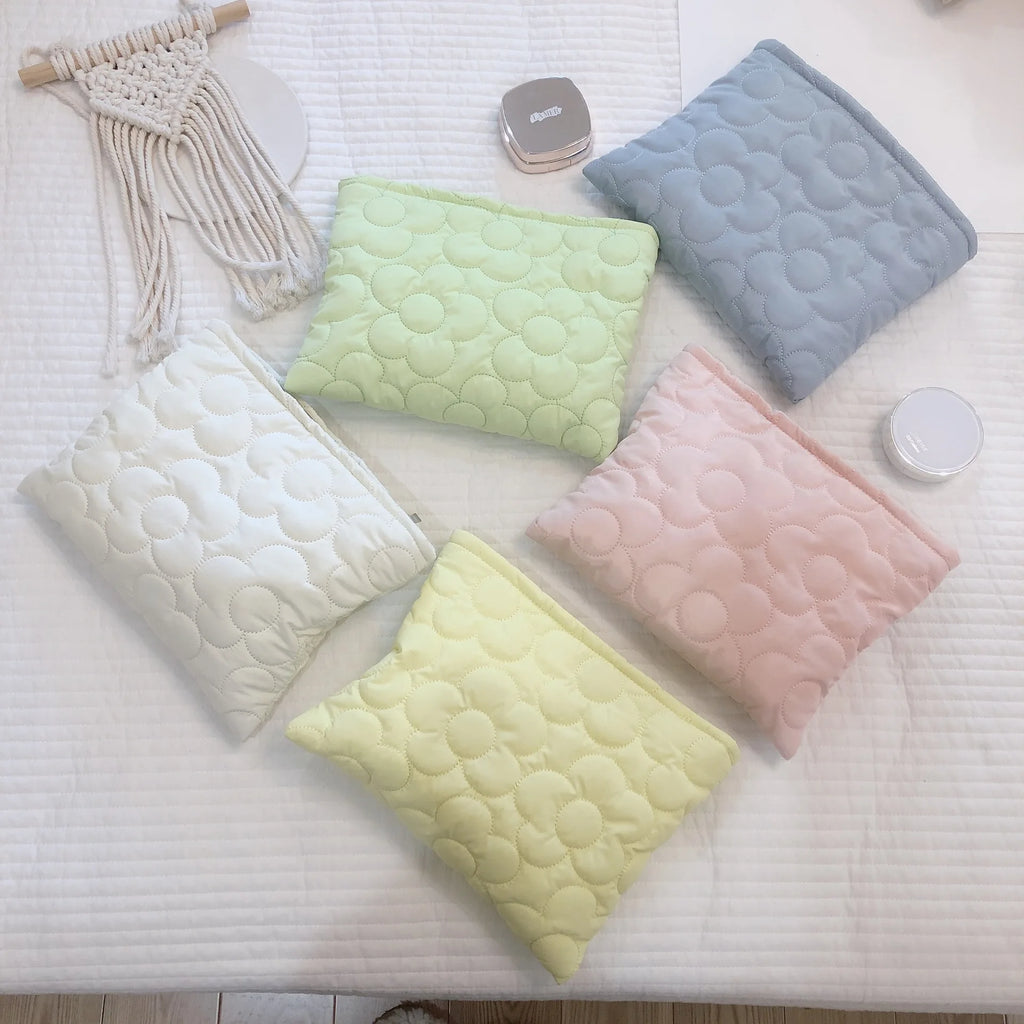 Handmade Cute Quilted Daisy Puffy Cosmetic Pouch Candy Color Cotton Women Clutch Bag
