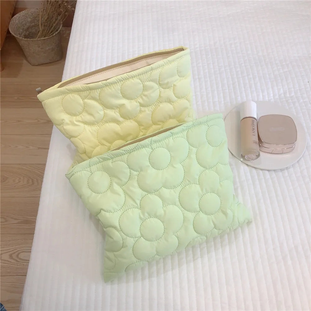 Handmade Cute Quilted Daisy Puffy Cosmetic Pouch Candy Color Cotton Women Clutch Bag