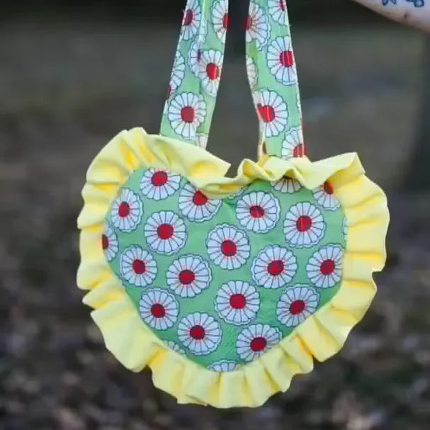Heart-shaped Quilted Bag Floral Handle Bag with Ruffle Customized Soft Cotton Beauty Bag