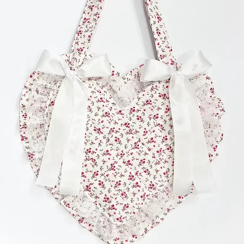 Heart-shaped Quilted Bag Floral Handle Bag with Ruffle Customized Soft Cotton Beauty Bag