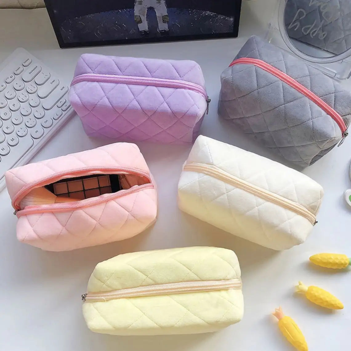 High Quality Beauty Soft Cosmetic Pouch Quilted Rhombus Velvet Makeup Bag