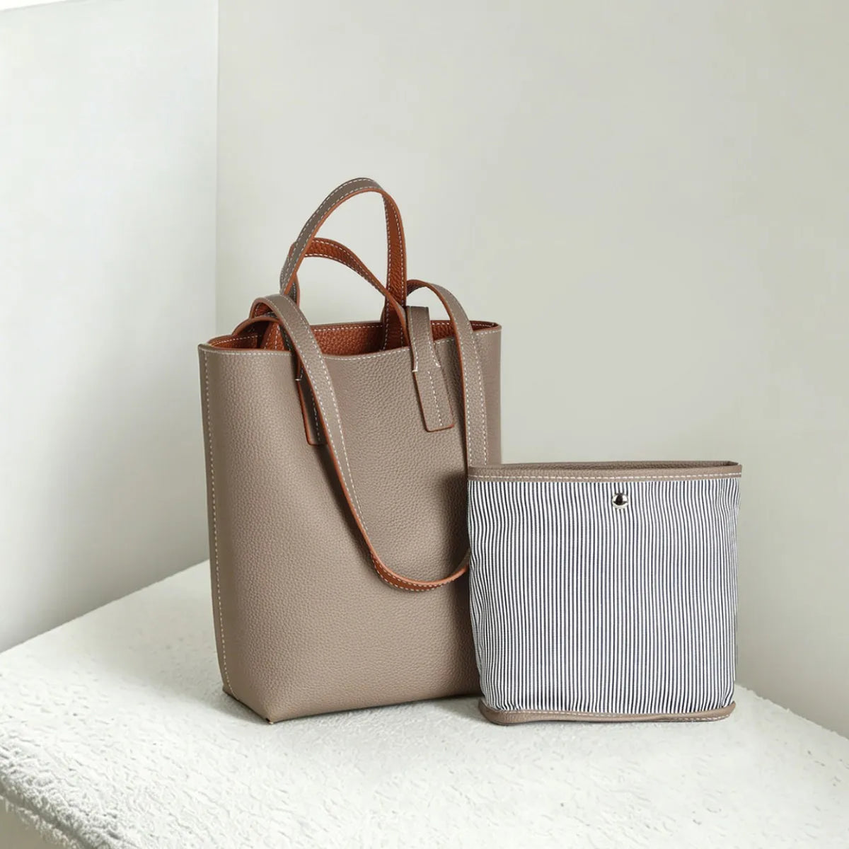Hot Sale of Genuine Leather Women's Handbags Soft Cowhide Lightweight yet Spacious Double Sided Ladies Shoulder Bags Tote Bags