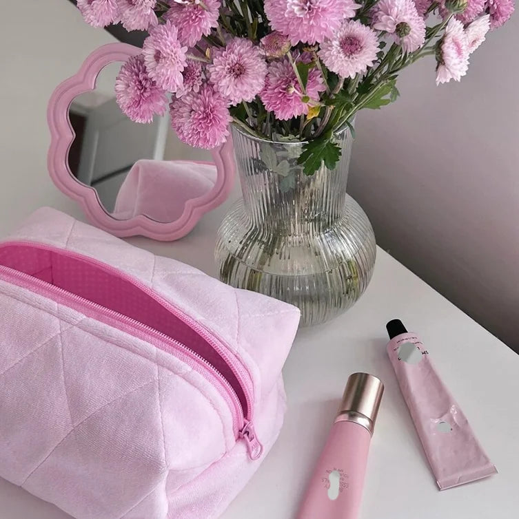 New Fashion Quilted Baby Pink Velvet Makeup Bag Custom Cotton Elegant Toiletry Bag Cute Handmade Cosmetic Bag with Own Logo