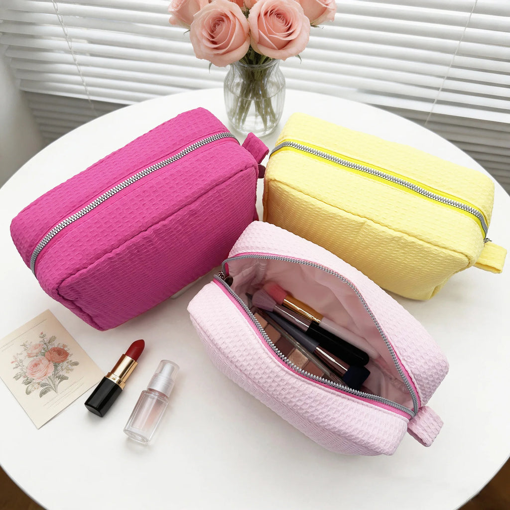 OEM Deep Embroidery Cosmetic Pouch Waffle Water Resistant Cosmetic Case Personalized Polyester Travel Makeup Pouch Zipper