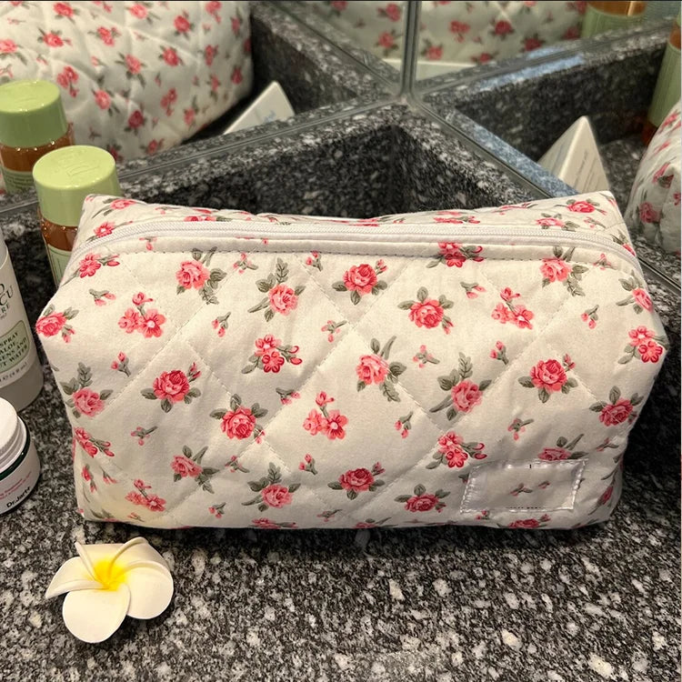 Personalized Cotton Cosmetic Bag Quilted Floral Fabric Cosmetic Bag Pretty Print Travel Toiletry Pouch