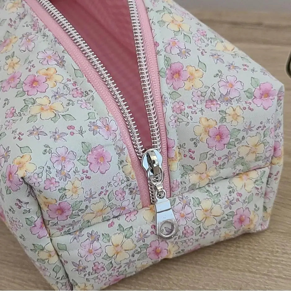 Personalized Floral Printed Travel Case Makeup Packaging Hair Tools Storage Bag Bridesmaids Gift Quilted Toiletry Bag