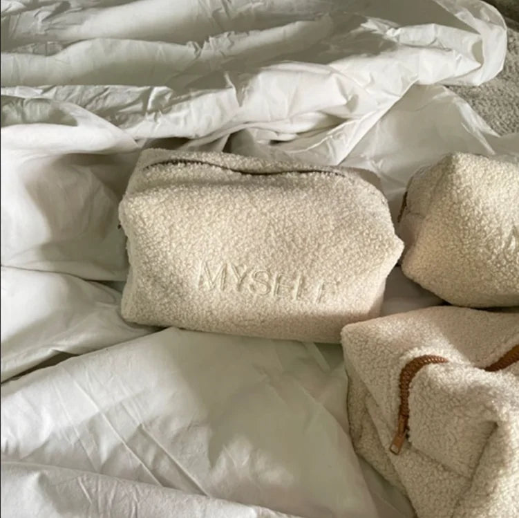 Personalized Toiletry Bag Handmade Teddy Fluffy Cosmetic Bag Portable Travel Warm Plush Makeup Bag
