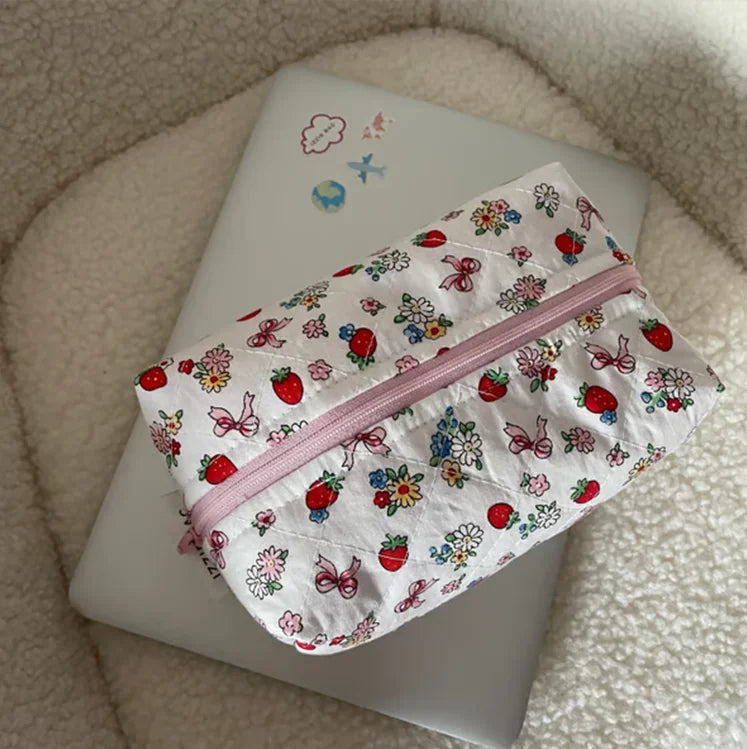 Private Label Women Beauty Makeup Bag Skincare Handmade Cotton Cosmetic Bag Custom Eco Friendly Bow Quilted Toiletry Bag