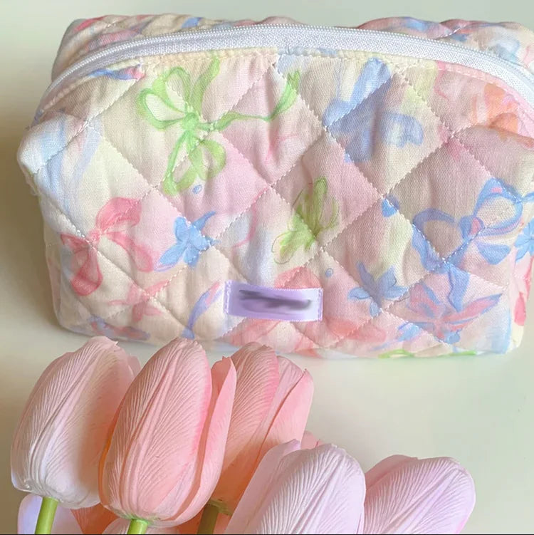 Private Label Women Beauty Makeup Bag Skincare Handmade Cotton Cosmetic Bag Custom Eco Friendly Bow Quilted Toiletry Bag