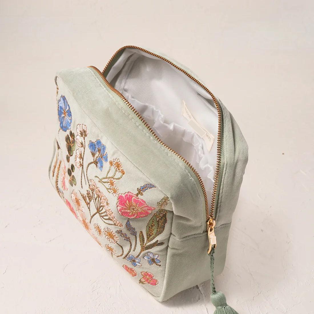 Spring Pressed Flowers Makeup Bags Beautifully Embroidery Cosmetic Bags Personalised Luxuriously Soft Velvet Travel Wash Bags