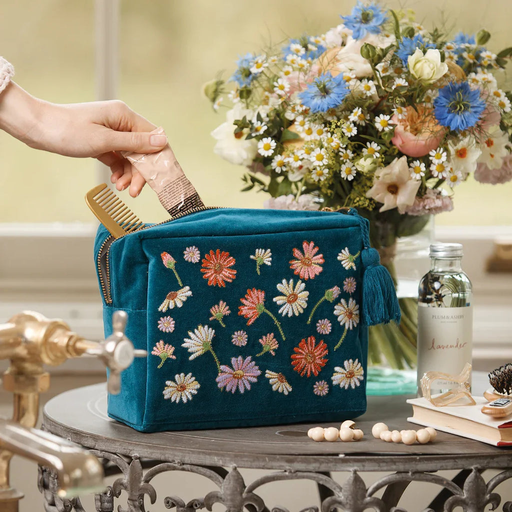 Spring Pressed Flowers Makeup Bags Beautifully Embroidery Cosmetic Bags Personalised Luxuriously Soft Velvet Travel Wash Bags