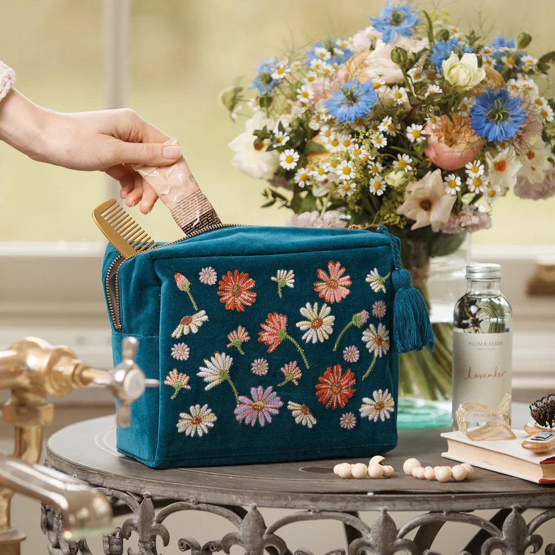 Spring Pressed Flowers Makeup Bags Beautifully Embroidery Cosmetic Bags Personalised Luxuriously Soft Velvet Travel Wash Bags