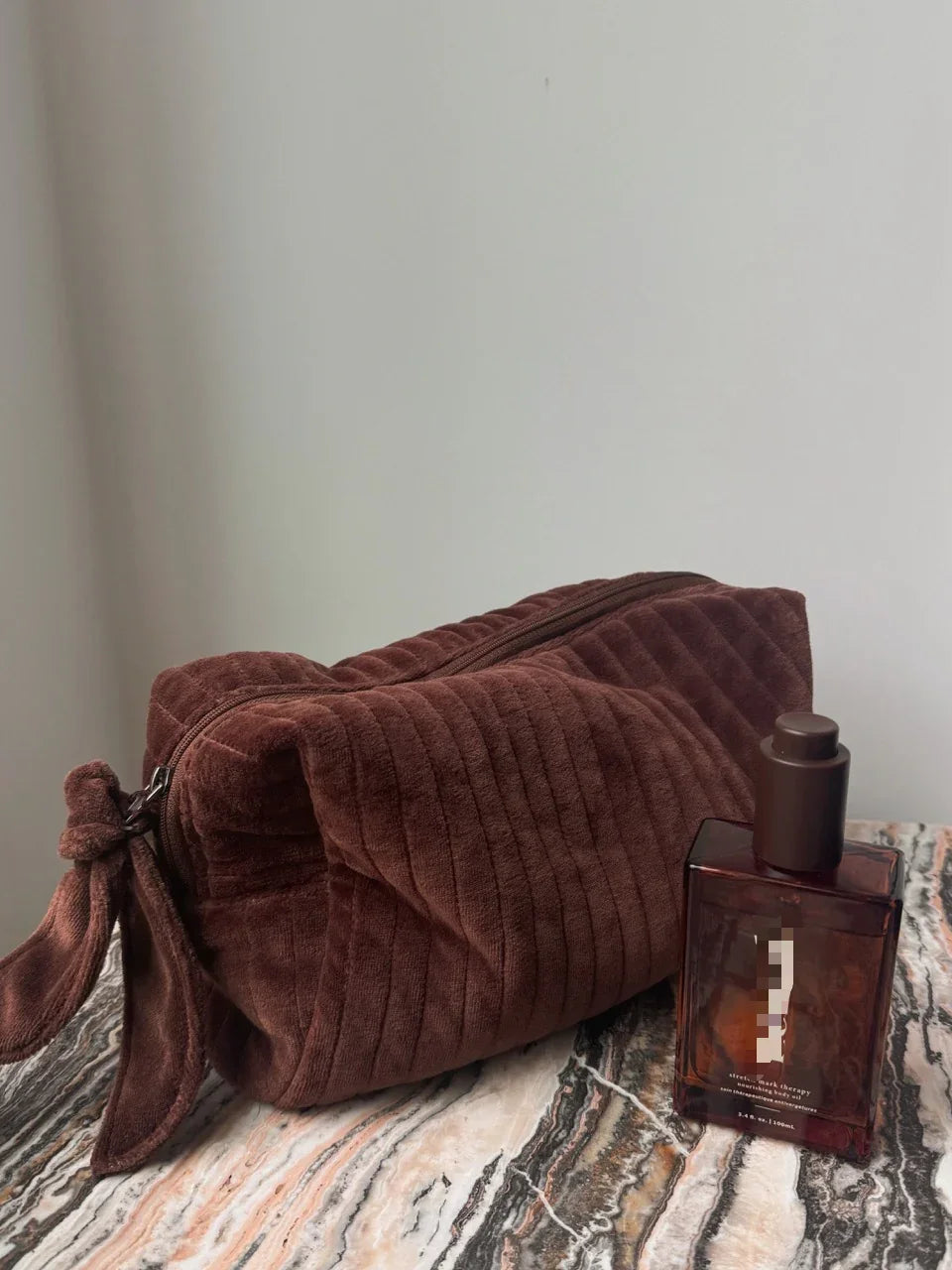 Vertical Quilted Velvet Makeup Bag Toiletry Cosmetic Organizer Bag Soft Travel Toiletry Bag with Zipper Pull